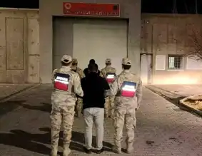 Iğdır'da 15 Afgan Göçmen Yakalandı, 2 Şüpheli Tutuklandı