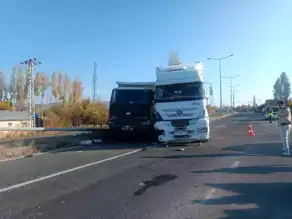 Çevre Yolu Kazası: İki Ağır Vasıta Çarpıştı