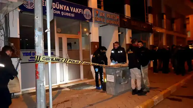 Iğdır'da AK Parti Binasına Molotof Saldırısı