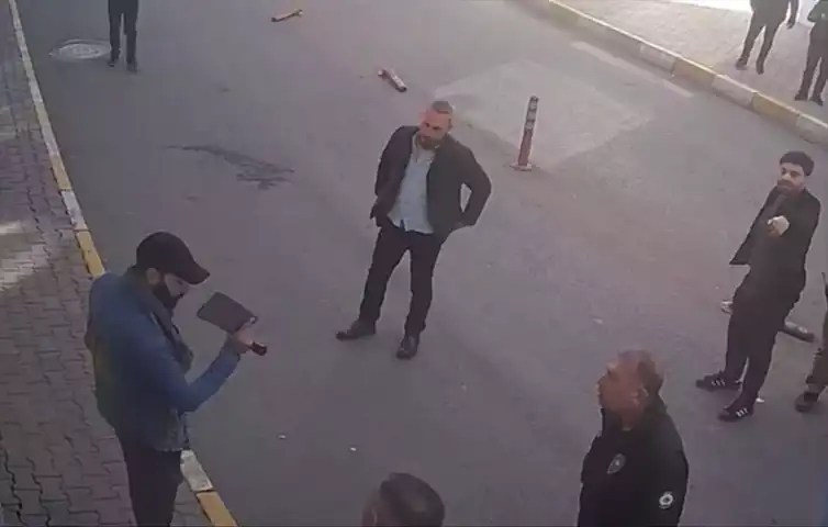 Parti Binasına Satırla Saldırı: Şüpheli Gözaltında