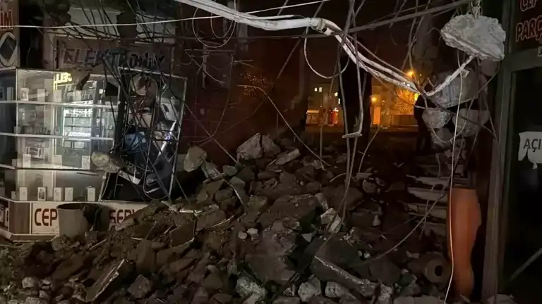 Iğdır'da Yer Altı Çarşısı Yıkıldı, Esnaf Tepkili!