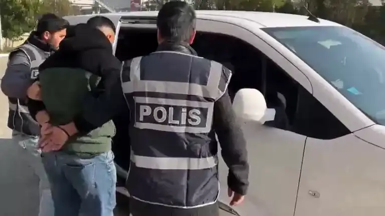 İstiklal Marşı'nda Ayağa Kalkmayanlar Gözaltında
